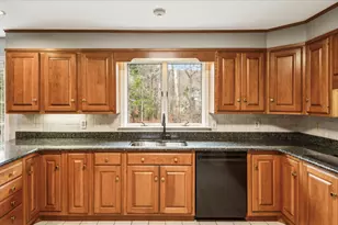 63 Duncaster Rd, Bloomfield, CT 06002 - Photo 10