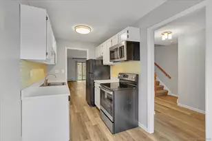 10 Briar Ct, Cromwell, CT 06416 - Photo 2