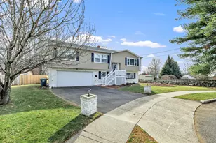 195 Meadow Park Dr, Milford, CT 06461 - Photo 2