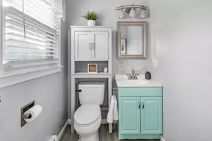 195 Meadow Park Dr, Milford, CT 06461 - Photo 10