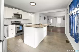 17 Windsor St, Enfield, CT 06082 - Photo 2