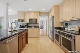 47 Hillsboro Dr, West Hartford, CT 06107 - Photo 18