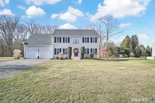 27 Merriman Ln, Wallingford, CT 06492 - Photo 2
