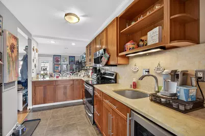 142 West Walk #142, West Haven, CT 06516 - Photo 4