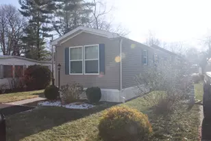 12 Oakland St, Plainville, CT 06062 - Photo 2