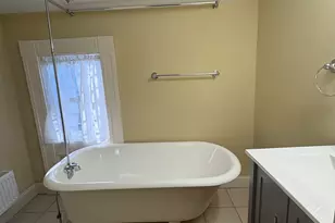 7 Coit St, New London, CT 06320 - Photo 10