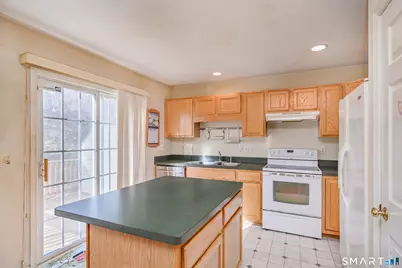 2904 Eaton Court #2904, Danbury, CT 06811 - Photo 10