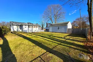 121 Richfield Rd, Bridgeport, CT 06606 - Photo 6