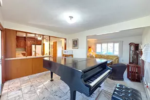 121 Richfield Rd, Bridgeport, CT 06606 - Photo 16