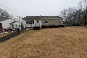 90 Hunthill Rd, Waterbury, CT 06705 - Photo 2