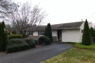 360 Narrow Ln, Orange, CT 06477 - Photo 2