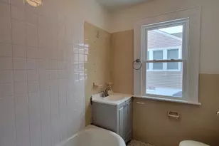 14 Richard St, Ansonia, CT 06401 - Photo 8