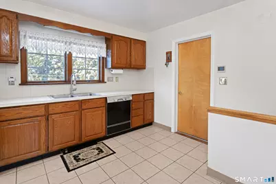 27 Glendale Circle, Stamford, CT 06906 - Photo 12