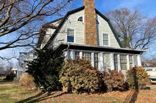 366 Brooklawn Ave, Bridgeport, CT 06604 - Photo 2