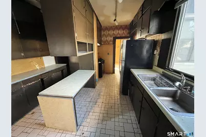 366 Brooklawn Avenue, Bridgeport, CT 06604 - Photo 8