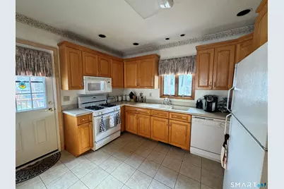 73 Lockhart Avenue, Waterbury, CT 06705 - Photo 8
