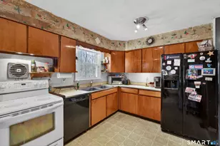 9 Milton Dr, Meriden, CT 06450 - Photo 4