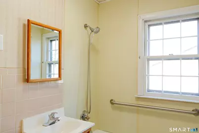 496 Burnsford Avenue, Bridgeport, CT 06606 - Photo 20