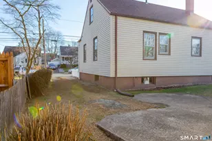 496 Burnsford Ave, Bridgeport, CT 06606 - Photo 34