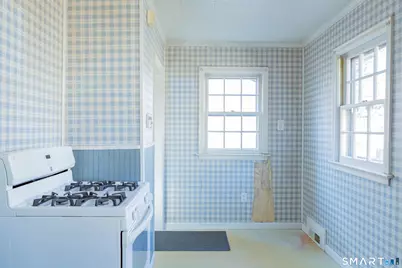 496 Burnsford Avenue, Bridgeport, CT 06606 - Photo 14