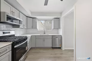 73 Dorchester Ct, Beacon Falls, CT 06403 - Photo 4