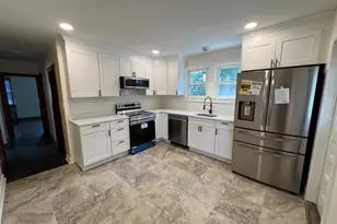 32 Woodland St, Plainville, CT 06062 - Photo 2