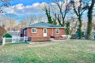 36 Center Dr, Greenwich, CT 06870 - Photo 2