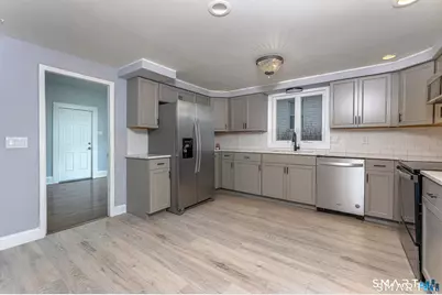 87 Melrose Avenue, Waterbury, CT 06705 - Photo 8