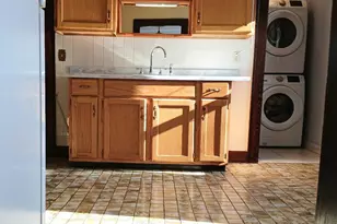 652 High St, Middletown, CT 06457 - Photo 2