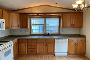 34 Terrace Dr, Waterford, CT 06385 - Photo 2