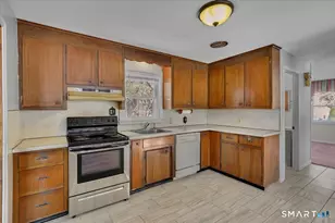 97 Arcellia Dr, Manchester, CT 06042 - Photo 4