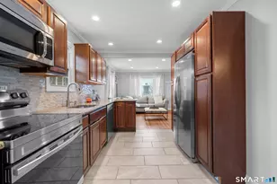 24 Yates St, West Haven, CT 06516 - Photo 10