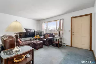 2 Cathy Ln, Waterbury, CT 06704 - Photo 4