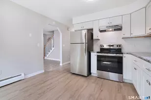 40 Kingsbury Ln, Glastonbury, CT 06033 - Photo 2