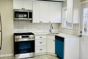 10 Baltic St, Hartford, CT 06112 - Photo 4