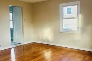 10 Baltic St, Hartford, CT 06112 - Photo 2