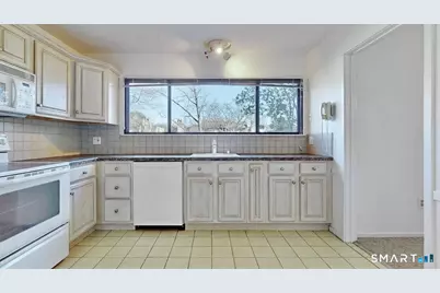 85 Viscount Drive #13B, Milford, CT 06460 - Photo 2