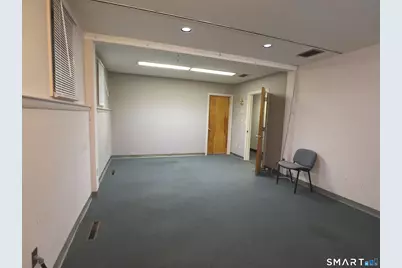 21 Middle Turnpike East, Manchester, CT 06040 - Photo 4