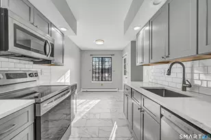 26 Essex Ct, Brookfield, CT 06804 - Photo 2