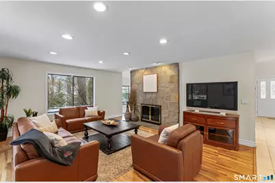 211 Pinewood Road, Stamford, CT 06903 - Photo 18