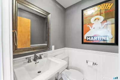 211 Pinewood Road, Stamford, CT 06903 - Photo 20