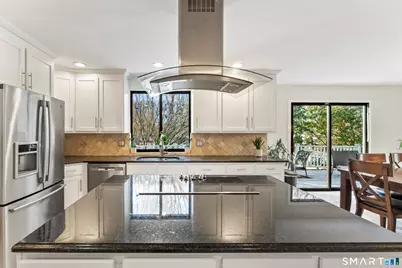 211 Pinewood Road, Stamford, CT 06903 - Photo 12