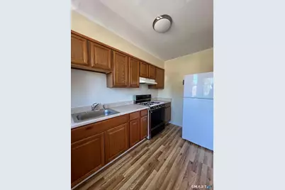 35 Nob Hill Circle #D, Bridgeport, CT 06610 - Photo 2