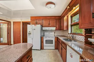 4487 Madison Ave, Trumbull, CT 06611 - Photo 12