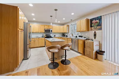 27 Amber Place, Waterbury, CT 06705 - Photo 2