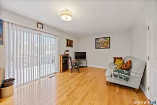 27 Amber Pl, Waterbury, CT 06705 - Photo 4