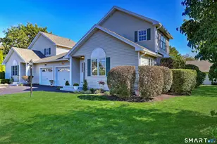 4 Cider Mill Ln, Trumbull, CT 06611 - Photo 2