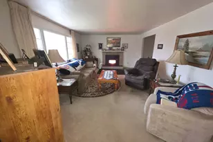 114 Whitehall Dr, East Hartford, CT 06118 - Photo 2