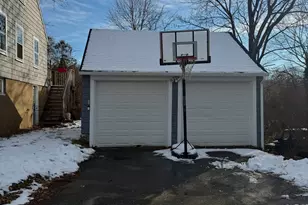 34 Harland Pl, Norwich, CT 06360 - Photo 4