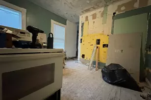 472 Edgewood St, Hartford, CT 06112 - Photo 10